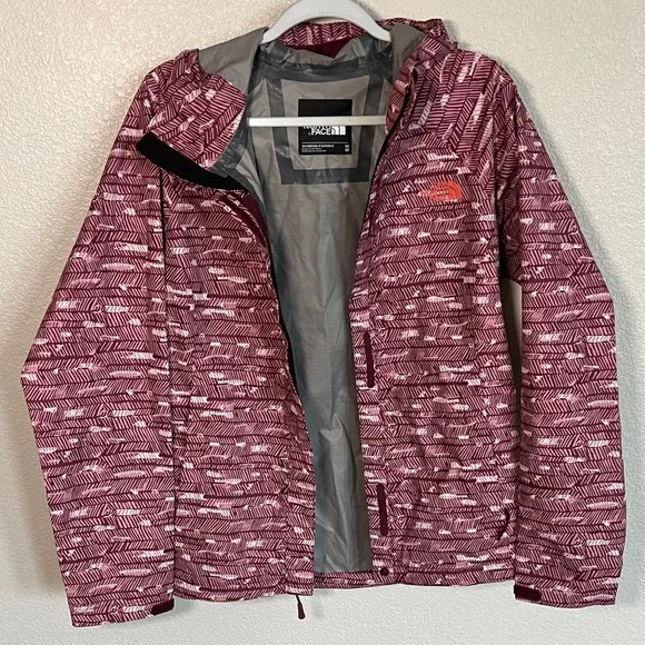 The North Face Women's Burgundy Patterned Raincoat - Picture 1 of 9